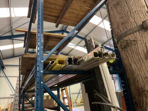 Carril de transporte de lotes y guías