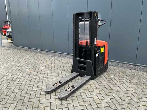 2015 BT SPE160 Stacker