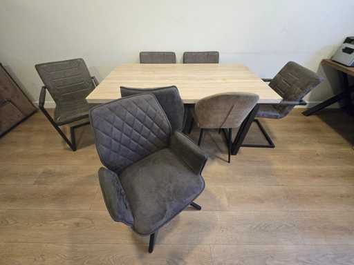 1x tafel 160x90x75 en 7 stoelen inventaris opruiming