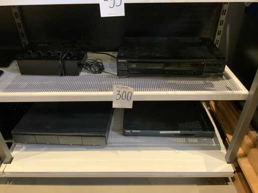 Diverse apparatuur (4x)