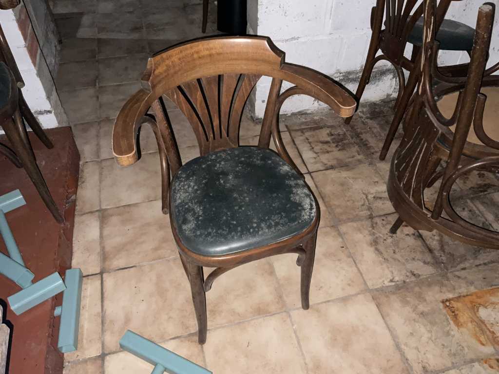 Le sort des tables et des chaises de restaurant