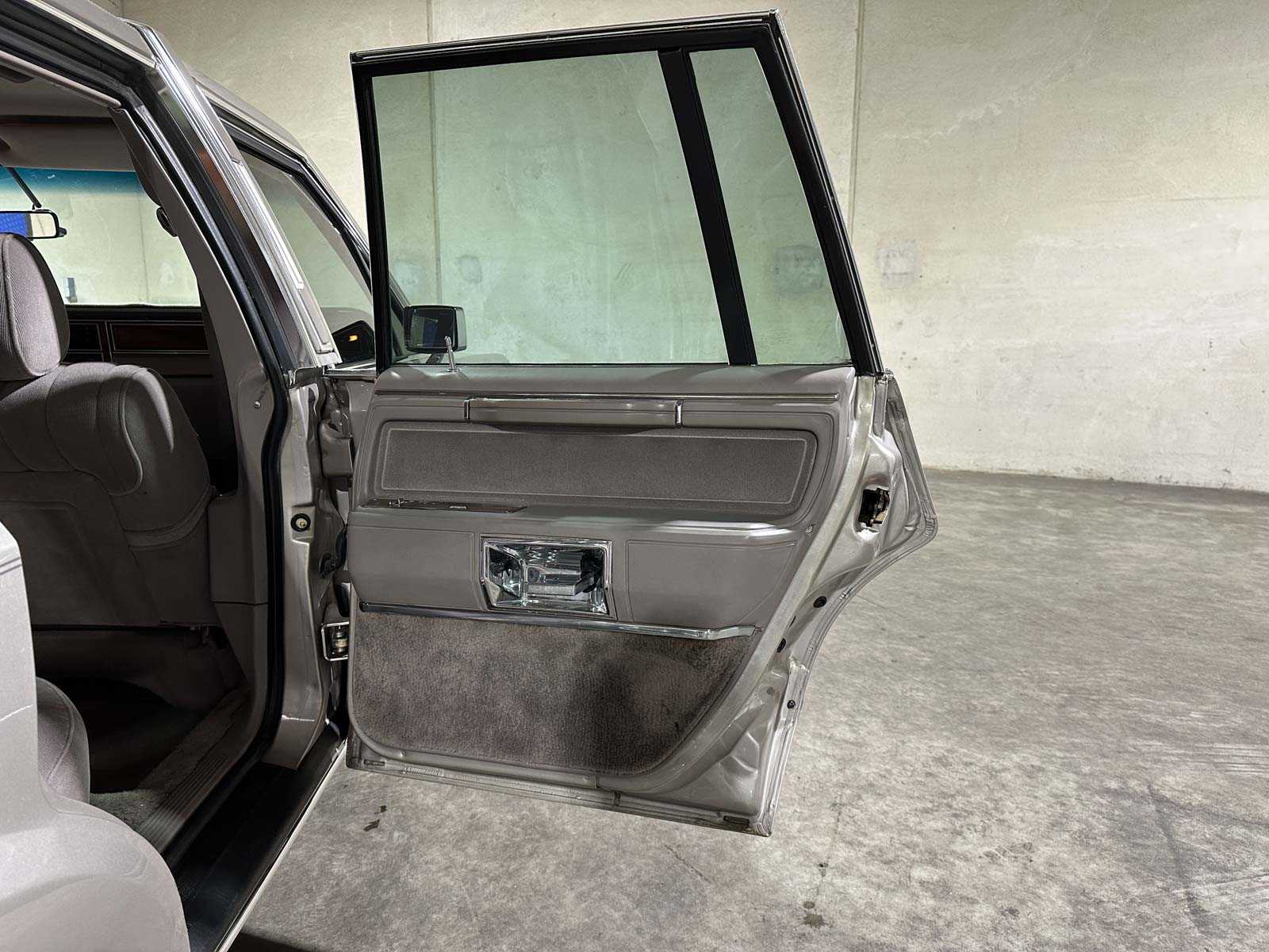 Lincoln Town Car 4.9 V8 Signature SD 160pk 1989, K-946-BX