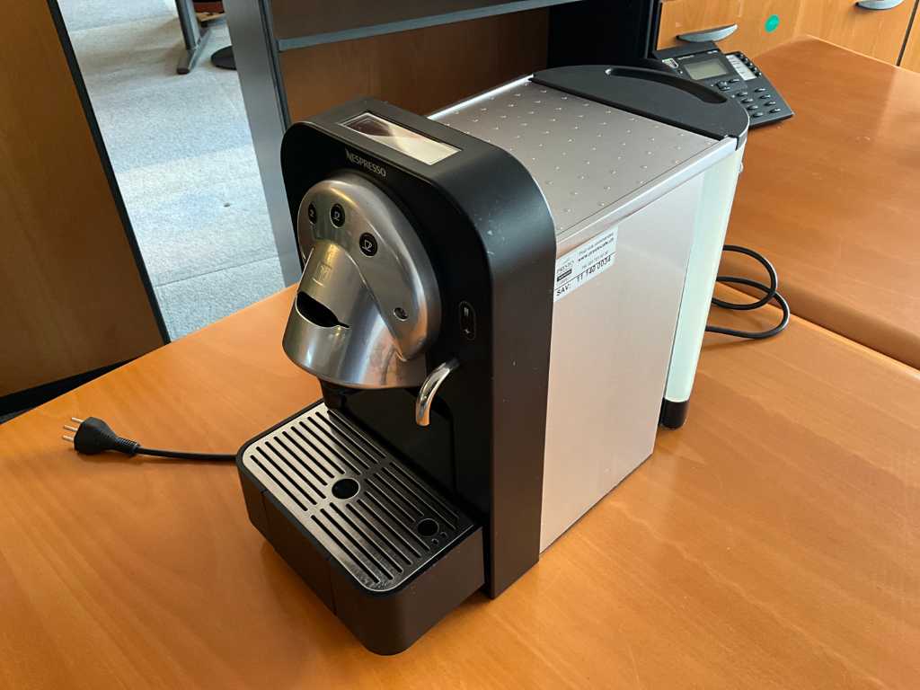 Nespresso 703 / CS 100 coffee machine