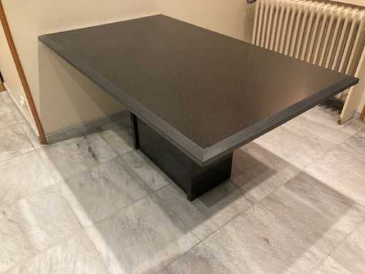 Tavolo in granito lucidato nero Marlin