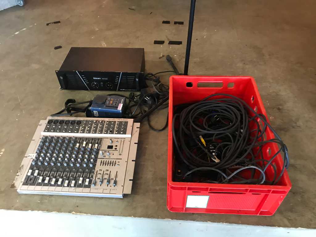 Phonic - MM1805X - Table de mixage comprenant divers équipements audio