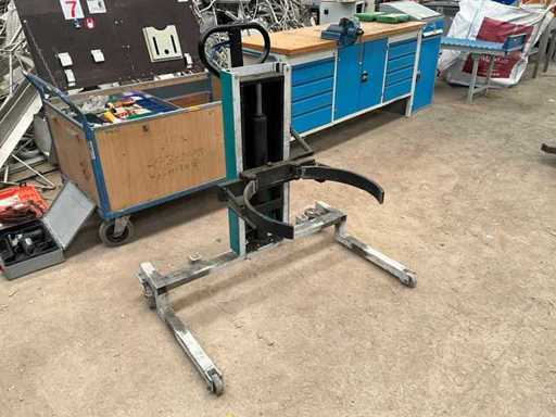 Mobile drum lifter