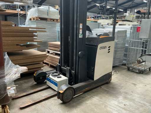 2012 Crown ESR5000 Reach truck