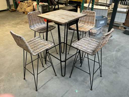 Stehtisch + 4 Barstühle