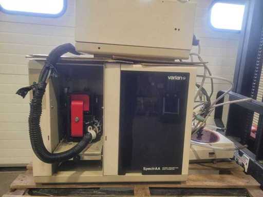 Varian - SpectrAA 220 + GTA 110 and SPS 5 - Zeeman Atomic Absorption Spectrometer