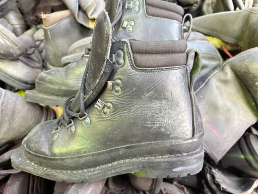 Batch verschiedener Armeeschuhe