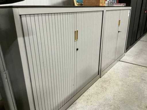 Filing cabinet (2x)