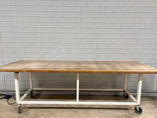 Bancă de lucru pentru materii prime