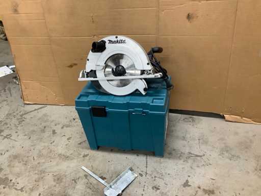 Mașină de ferăstrău circular Makita 5903r