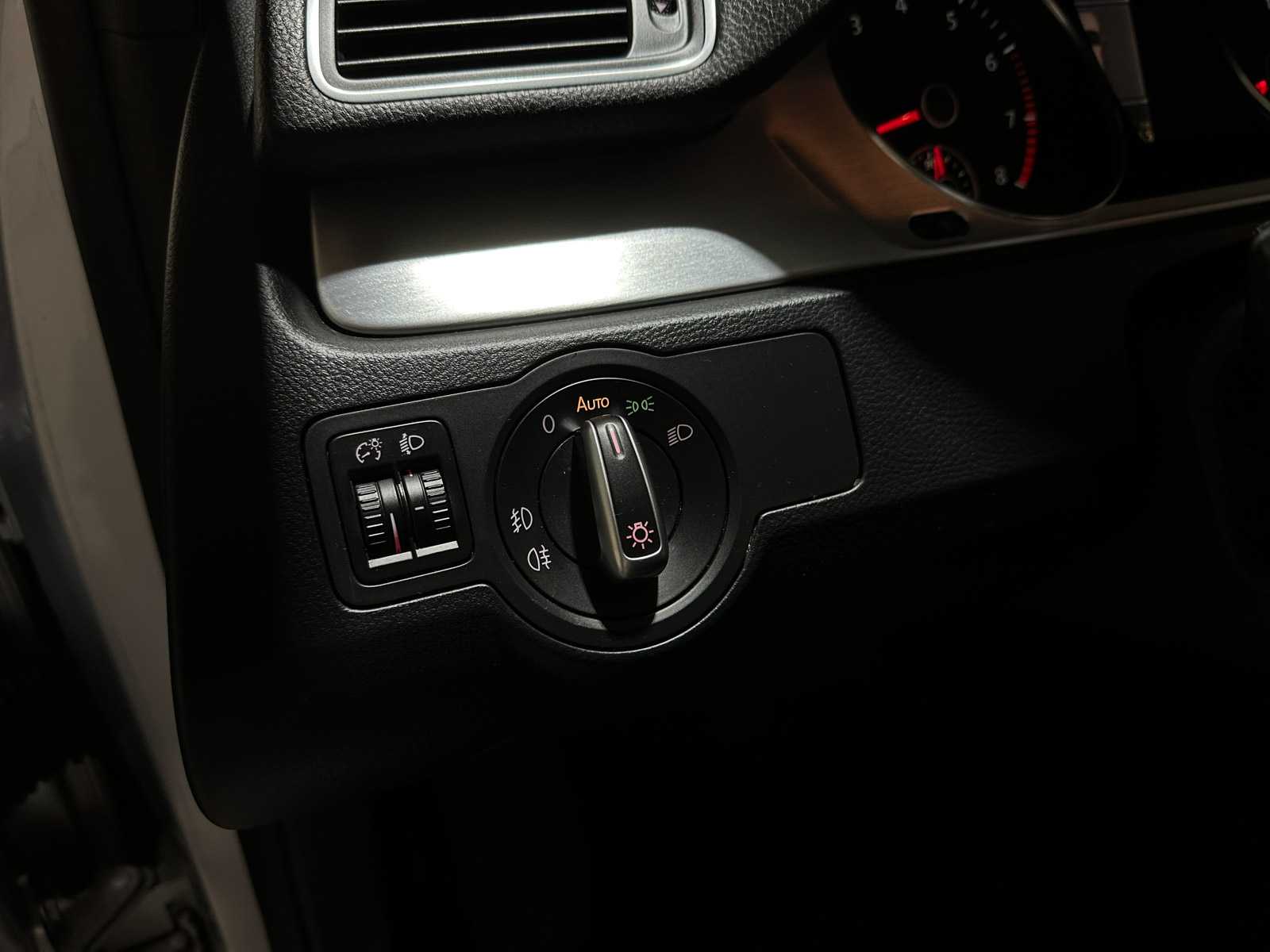 Volkswagen Passat Variant 1.8 TSI Highline 160pk 2011 (Origineel-NL), 71-RPV-9