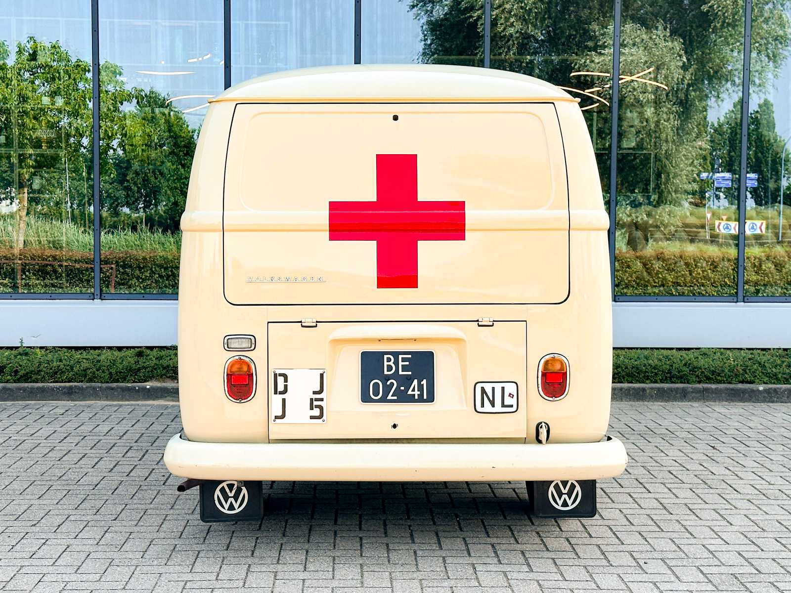 Volkswagen T1 Ambulance Transporter 1500-27 1965, BE-02-41