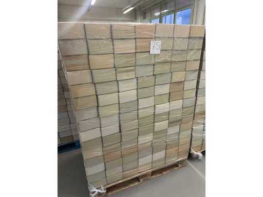 Set aus 315 Pappkartons