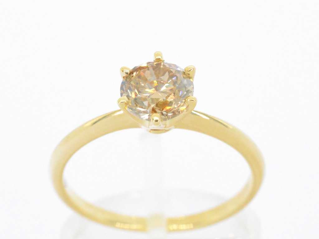 Gold solitaire ring with diamond 1.01 carat.