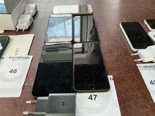 4 x Apple iPhone + 1 x Samsung Smartphone