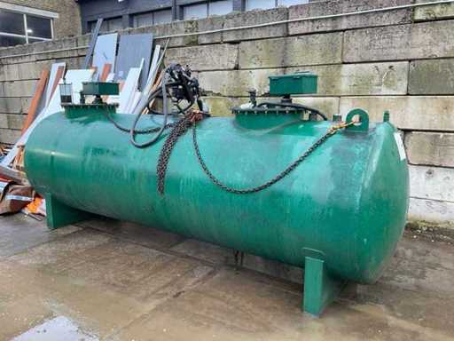 Réservoirs de carburant avec pompe