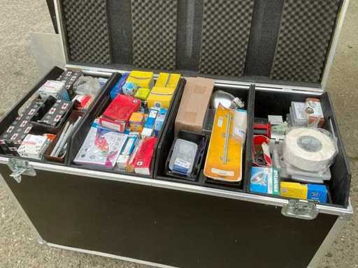 Flightcase met licht en geluid accessoires