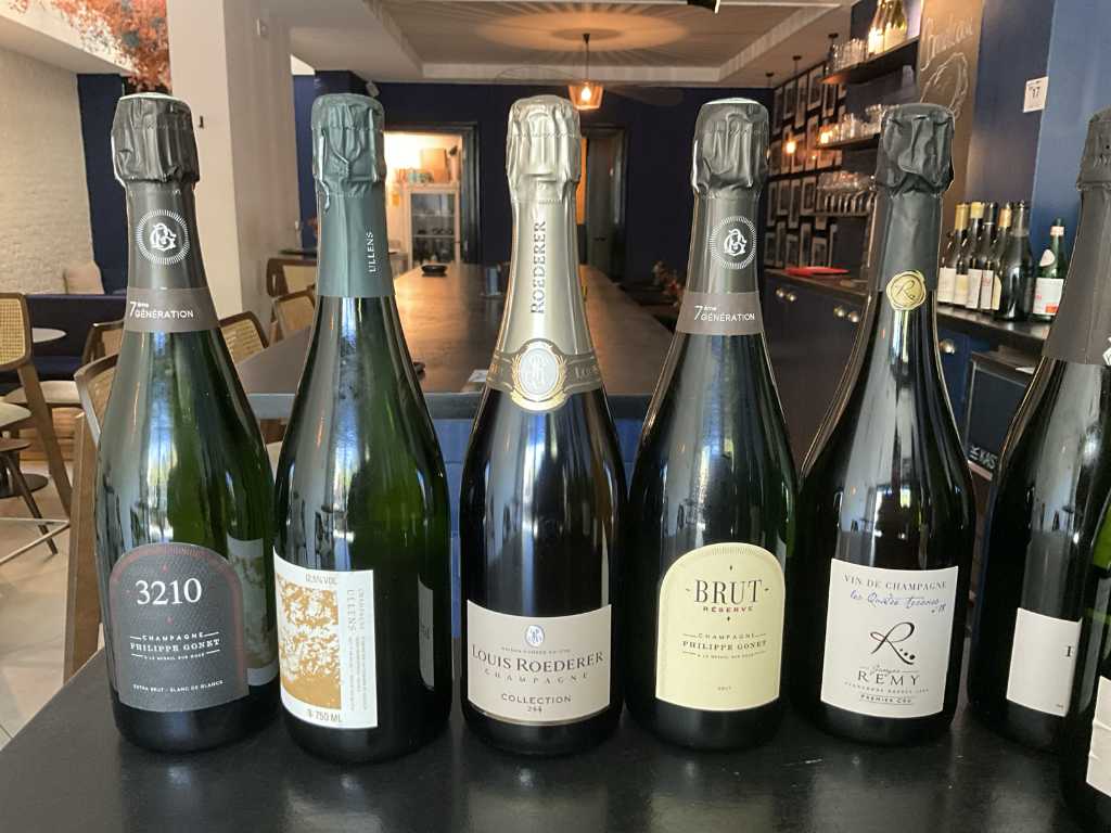 10 assorted bottles of champagne wo REMY GEORGES, PHILIPPE GONET, ULLENS, LOUIS ROEDERER, complete with 2x