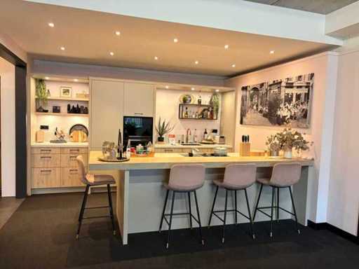 Kombination der Grundstücke 8 bis 14 (Keller-Showroom-Küche mit Bora-Geräten)