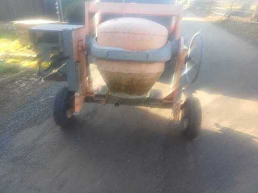 Betoniera Altrad con ruote