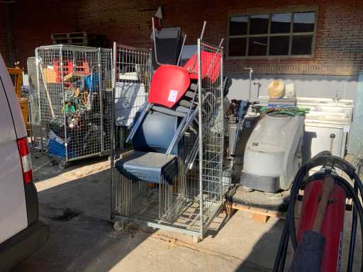 Chaises de cantine (16x)