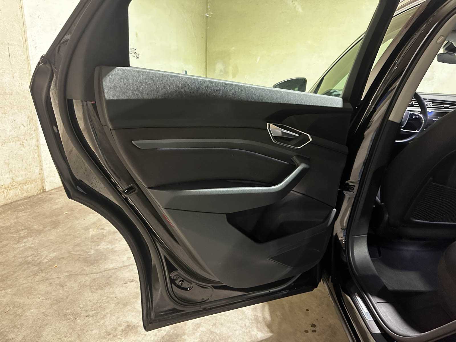 Audi e-tron 50 Quattro Business Edition 313pk 2020 (Origineel-NL), J-761-NS