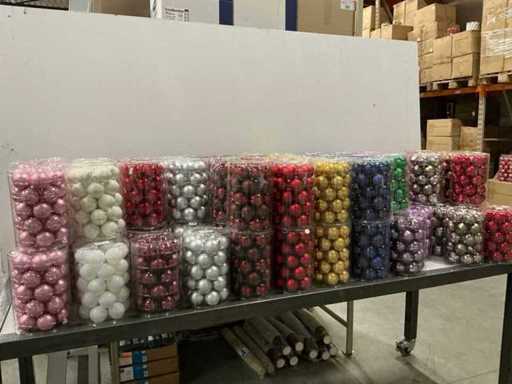 Série de différentes boules de Noël en verre 60mm 30/tube (82 tubes)