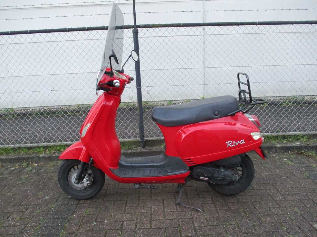 BTC Znen - Ciclomotore - Riva - Scooter