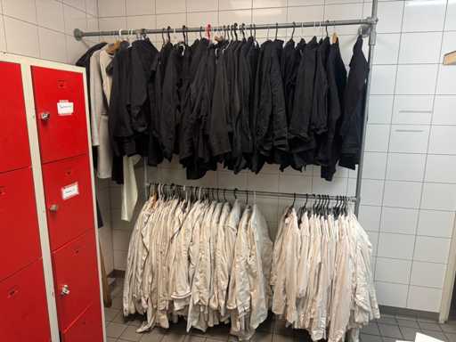 Partij kleding met rek