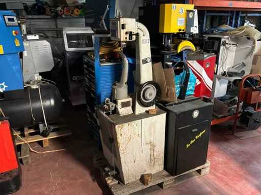 POWER - DN76 - Schwarze Nähmaschine