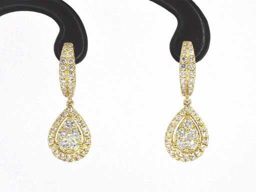 Gouden druppelvormige oorhangers met briljant geslepen diamanten