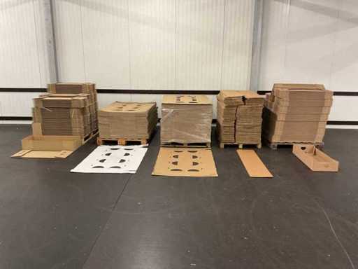 Scatole di cartone e strisce di Festa di Fiori