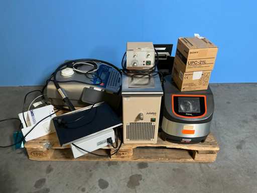 Laboratory equipment (7x)