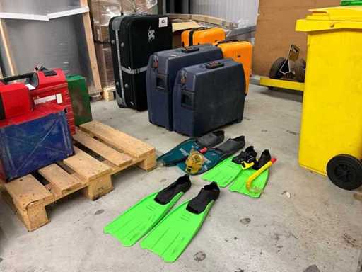 Reiskoffers en zwemvliezen