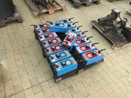 Gas and oxygen pressure gauges (16x)
