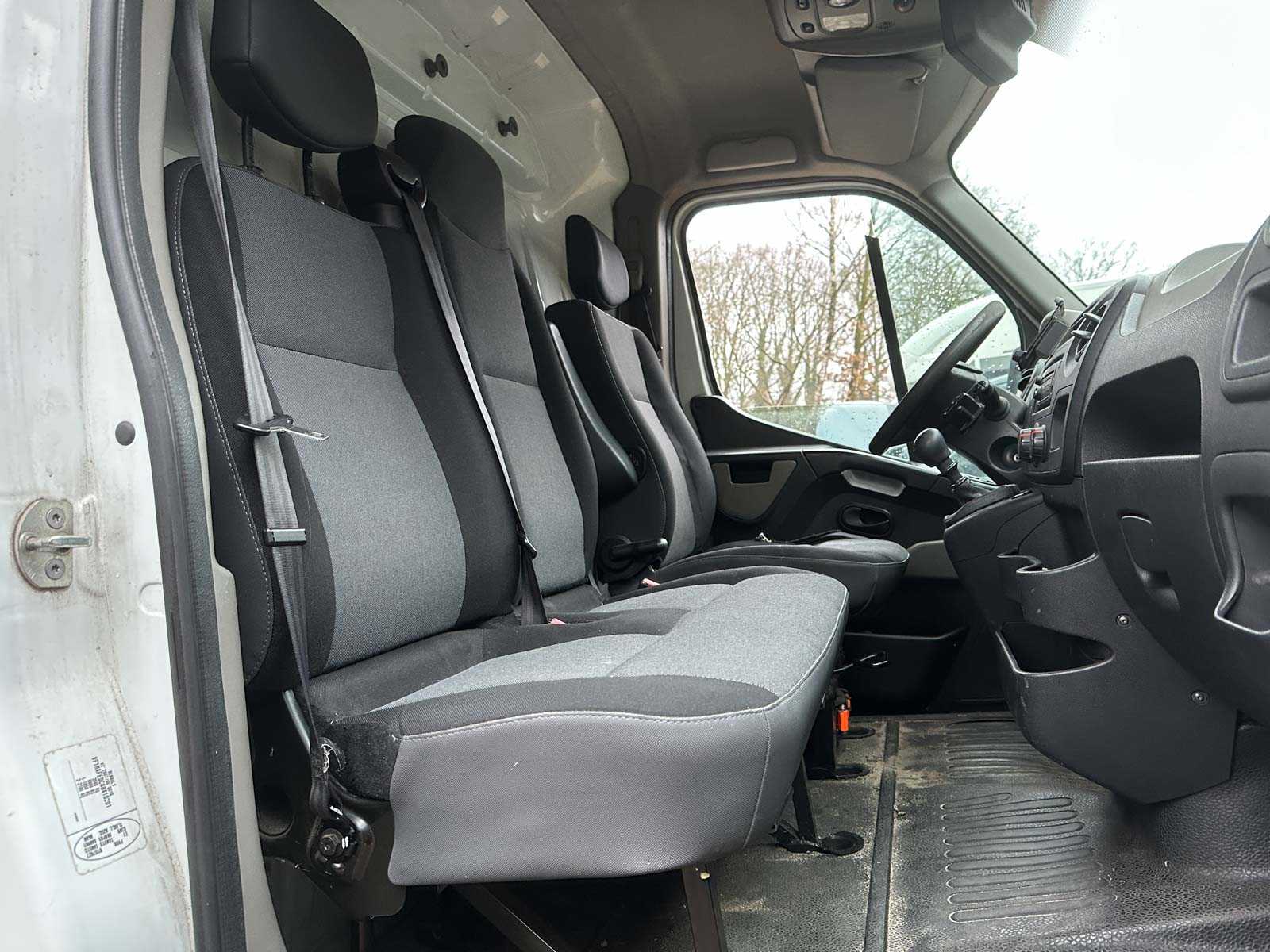 Renault Master T35 2.3 dCi L2H3 Eco 125pk 2013, VD-911-L