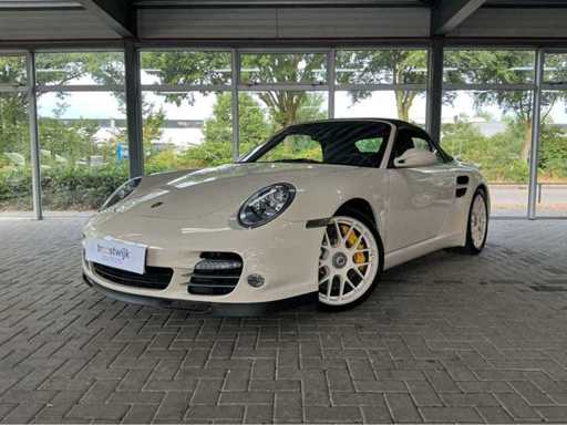 Porsche 911 Turbo Cabriolet 997 .2 | 3.8 TT | 2010 | youngtimer | 500 pk | PCCB | 19 inch Turbo center lock | hardtop | 23.000 km | marge auto