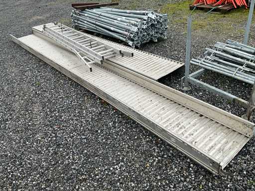 Looppad 1x 6000mm 1x 5000mm + drievoudige ladder