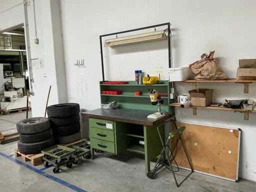 Banco de trabajo con contenido