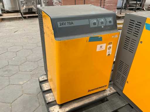 2011 Jungheinrich SLT100 Batterieladegerät