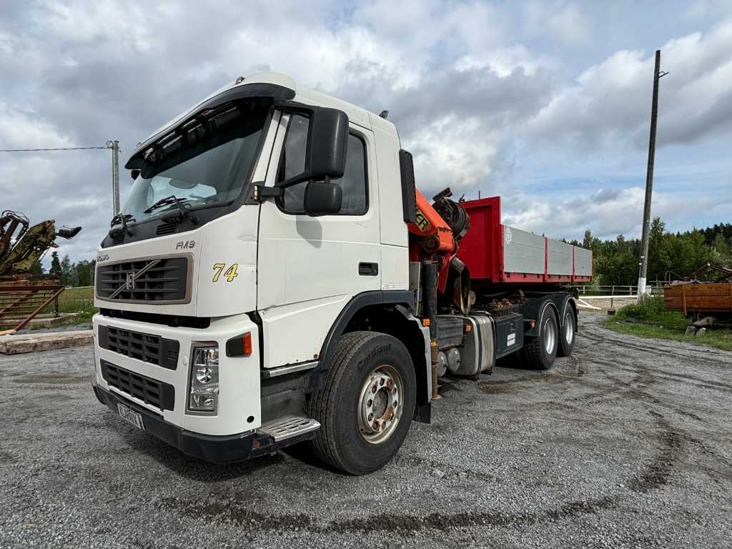 Volvo FM9 6x2 crane truck