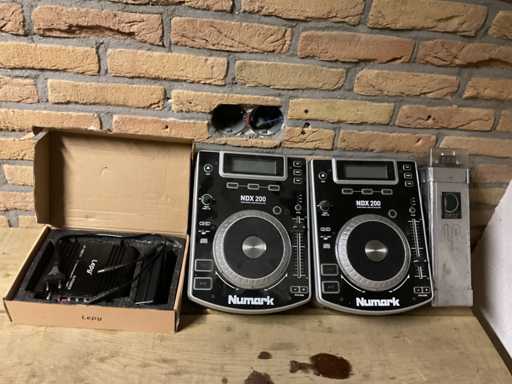 Numark NDX200 CD-spelers (2x) met audio appartuur