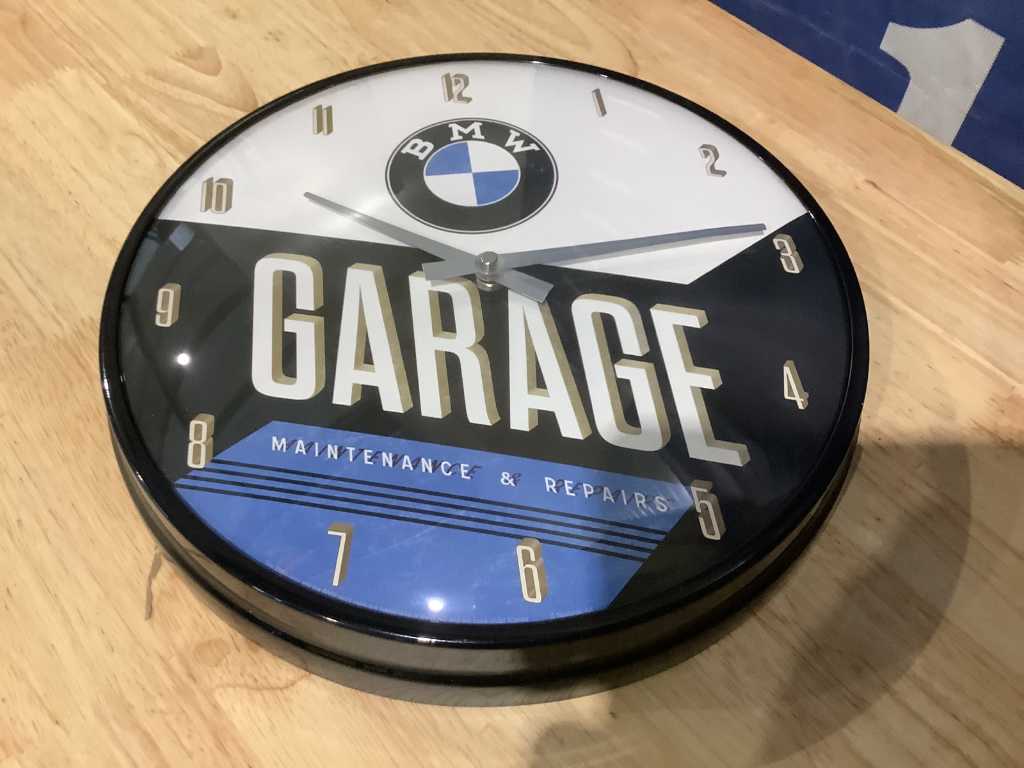BMW Wanduhr Garage