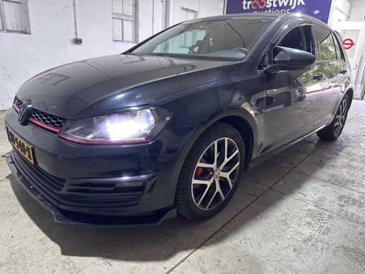 Volkswagen - Golf - 1.2 TSI Comfortline - RV-548-X