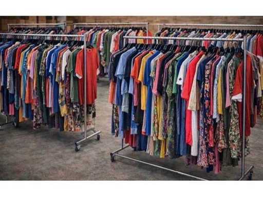 Set mit 400 neuen gemischten Herren- oder Damenbekleidung, Mischung aus Stil und Größe