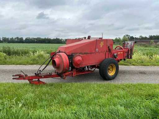 1984 welger AP61 Baler