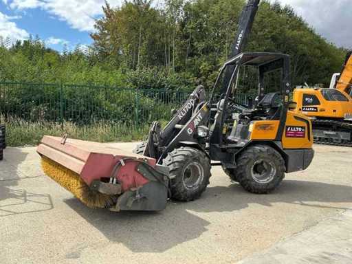 2010 Giant V452T Shovel